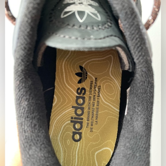 Adidas Ozweego Green and Black Size:8 Women/6 Men - Picture 6 of 8